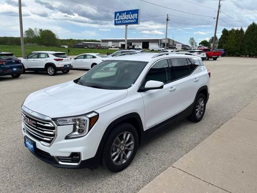 White 2024 GMC Terrain SLT