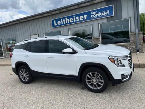 White 2024 GMC Terrain SLT
