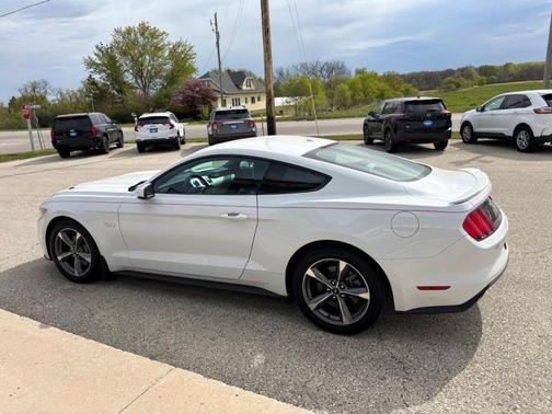 White 2017 Ford Mustang GT Premium