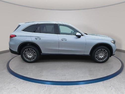 Cirrus Silver Metallic 2027 Mercedes-Benz GLC 300