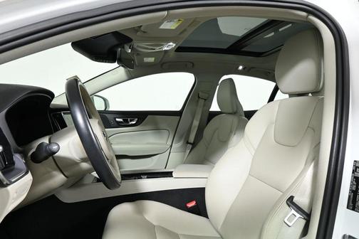 2020 Volvo S60 T6 Momentum