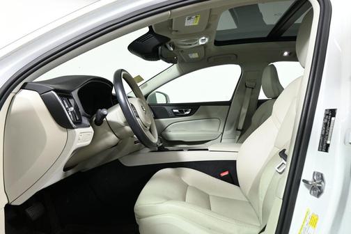2020 Volvo S60 T6 Momentum