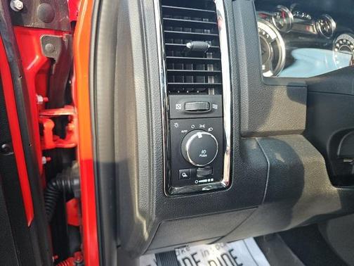 2018 RAM 1500 Night Crew Cab 4x4 5'7' Box