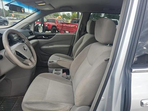 2017 Nissan Quest SV