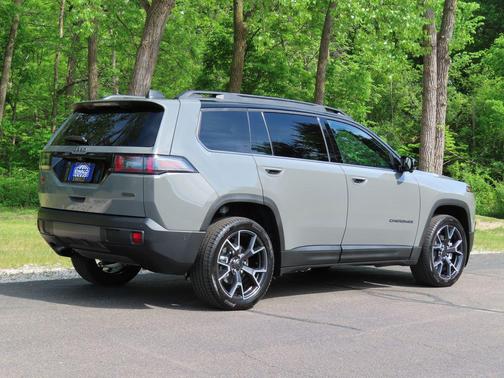 Sting-Gray Clearcoat 2026 Jeep Cherokee Overland