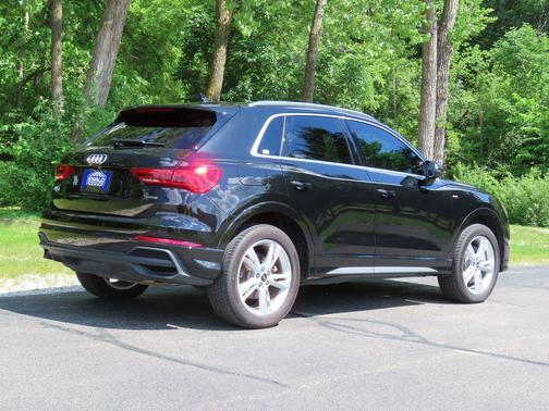 Mythos Black Metallic 2024 Audi Q3 Premium 45 TFSI S line quattro Tiptronic