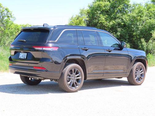 Diamond Black Crystal Pearlcoat 2026 Jeep Grand Cherokee Limited