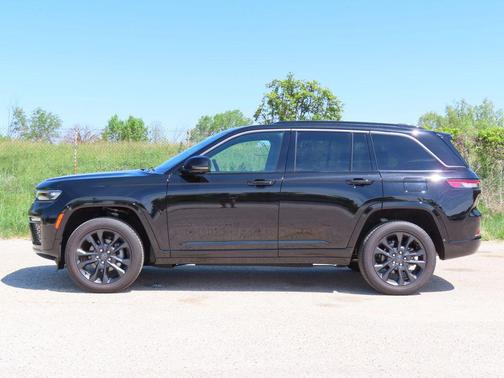 Diamond Black Crystal Pearlcoat 2026 Jeep Grand Cherokee Limited
