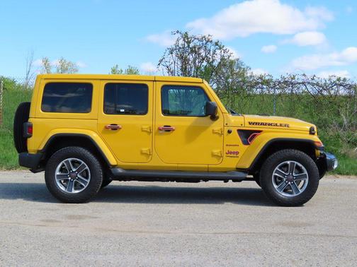 Hellayella 2019 Jeep Wrangler Unlimited Sahara