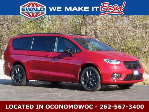 Red Hot Pearlcoat 2026 Chrysler Pacifica Limited