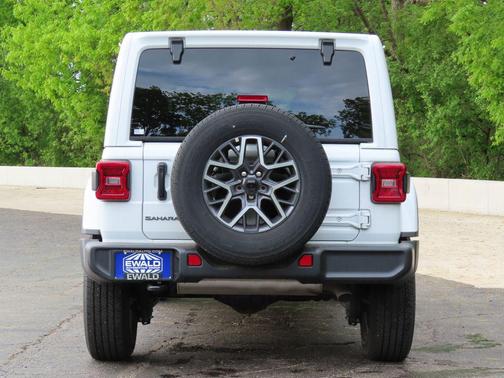 Bright White Clearcoat 2025 Jeep Wrangler 4-Door Sahara 4x4