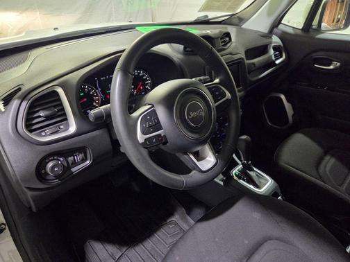 Alpine White 2018 Jeep Renegade Latitude