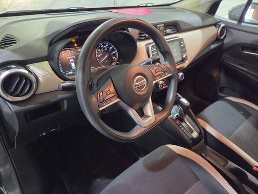 Gun Metallic 2020 Nissan Versa 1.6 SV