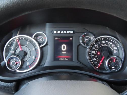 2024 RAM 3500 Tradesman Crew Cab 4x4 6'4' Box