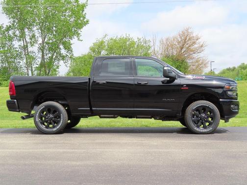 Diamond Black Crystal Pearlcoat 2026 RAM 2500 Big Horn Crew Cab 4x4 6'4' Box
