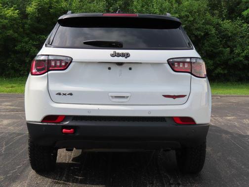 Bright White Clearcoat 2025 Jeep Compass Trailhawk