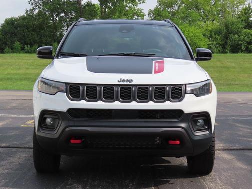 Bright White Clearcoat 2025 Jeep Compass Trailhawk