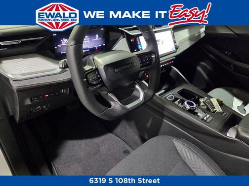 Silver Zynith Clearcoat 2026 Jeep Cherokee Laredo 4x4