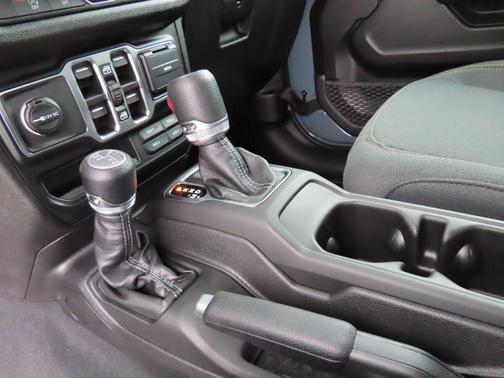 Anvil Clearcoat 2026 Jeep Gladiator Sport S