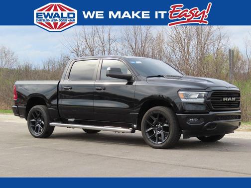 Diamond Black Crystal Pearlcoat 2023 RAM 1500 Laramie