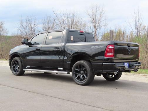 Diamond Black Crystal Pearlcoat 2023 RAM 1500 Laramie