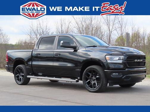 Diamond Black Crystal Pearlcoat 2023 RAM 1500 Laramie