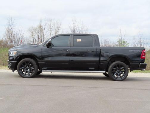 Diamond Black Crystal Pearlcoat 2023 RAM 1500 Laramie