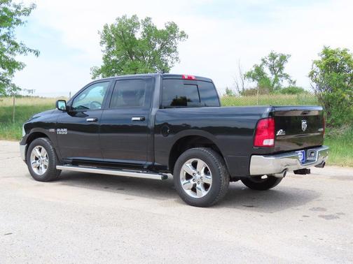 Brilliant Black Crystal Pearlcoat 2016 RAM 1500 Big Horn