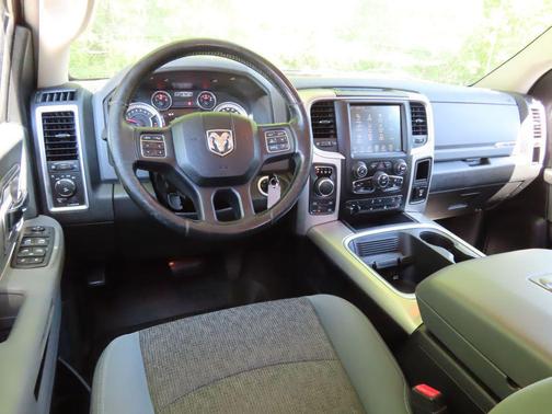 Brilliant Black Crystal Pearlcoat 2016 RAM 1500 Big Horn