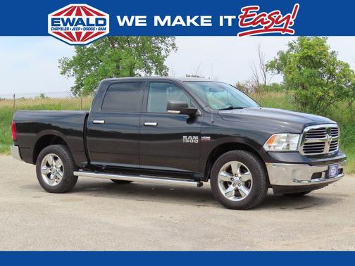 Brilliant Black Crystal Pearlcoat 2016 RAM 1500 Big Horn