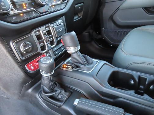 2026 Jeep Gladiator Mojave 4x4