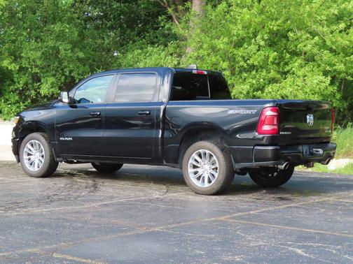 Diamond Black Crystal Pearlcoat 2023 RAM 1500 Laramie