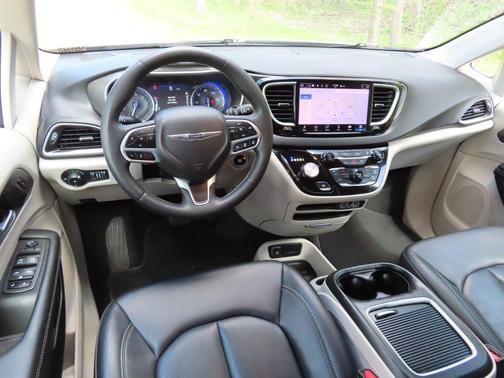 Silver Mist Clearcoat 2024 Chrysler Pacifica Touring L