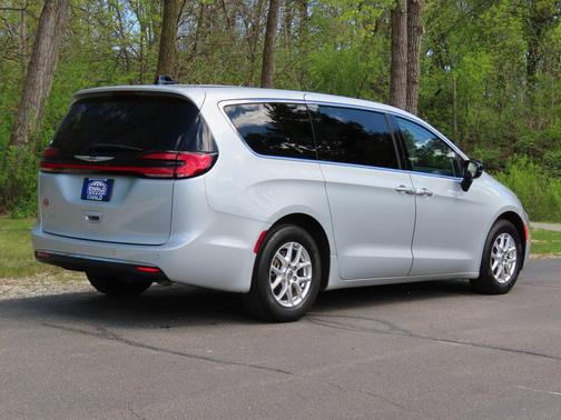 Silver Mist Clearcoat 2024 Chrysler Pacifica Touring L