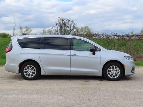Silver Mist Clearcoat 2024 Chrysler Pacifica Touring L