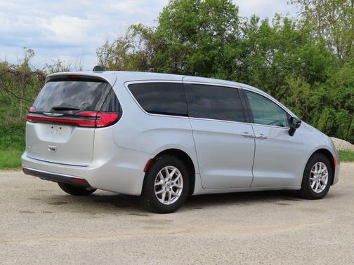 Silver Mist Clearcoat 2024 Chrysler Pacifica Touring L