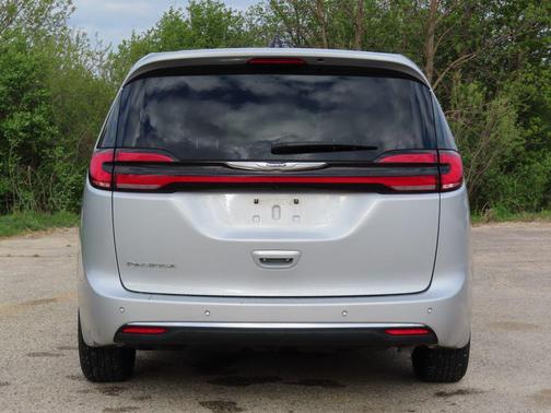Silver Mist Clearcoat 2024 Chrysler Pacifica Touring L