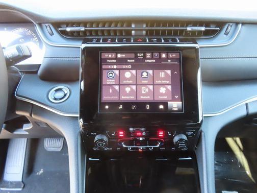 Diamond Black Crystal Pearlcoat 2025 Jeep Grand Cherokee Altitude