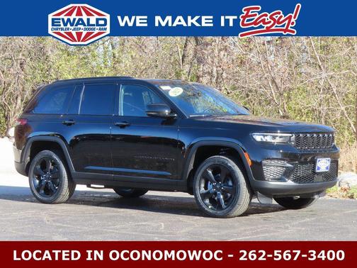 Diamond Black Crystal Pearlcoat 2025 Jeep Grand Cherokee Altitude