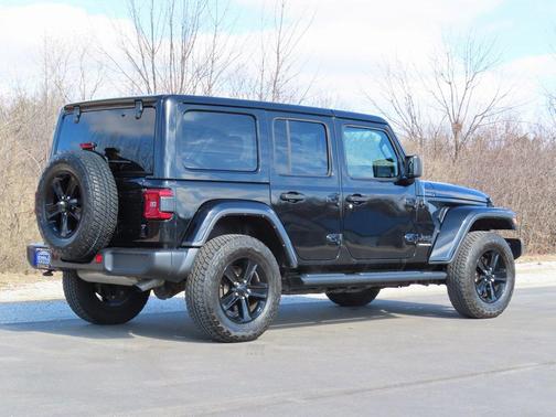 2023 Jeep Wrangler 4-Door Sahara Altitude