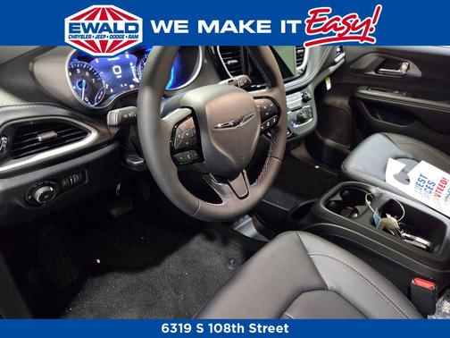 Diamond Black Crystal Pearlcoat 2026 Chrysler Pacifica L