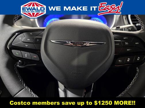 Diamond Black Crystal Pearlcoat 2026 Chrysler Pacifica L