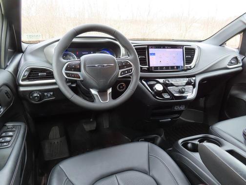 Ceramic Gray Clearcoat 2025 Chrysler Pacifica L