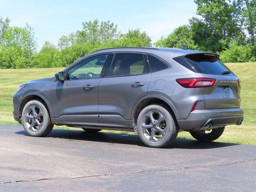 Carbonized Gray Metallic 2023 Ford Escape ST-Line
