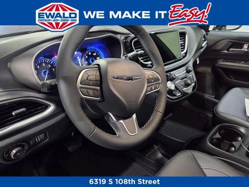 Bright White Clearcoat 2026 Chrysler Pacifica L