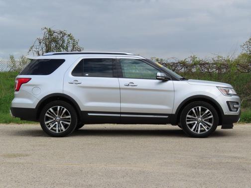 Ingot Silver Metallic 2017 Ford Explorer Platinum