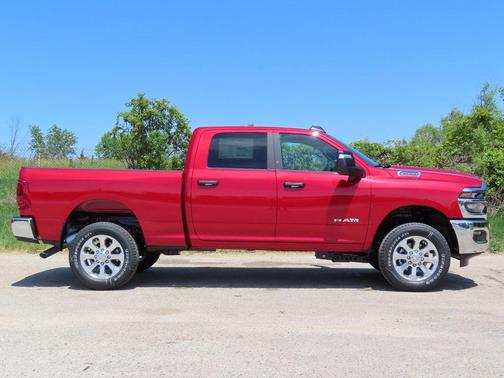 Molten Red Pearlcoat 2026 RAM 2500 Big Horn Crew Cab 4x4 6'4' Box