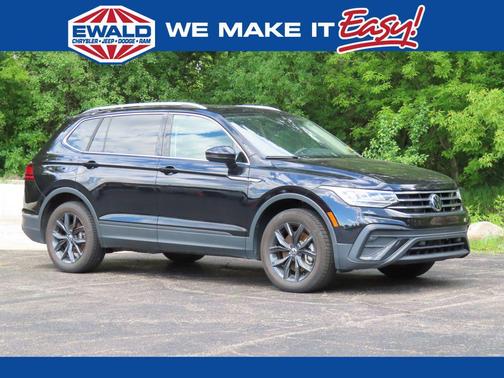 Deep Black Pearl 2024 Volkswagen Tiguan 2.0T SE 4MOTION
