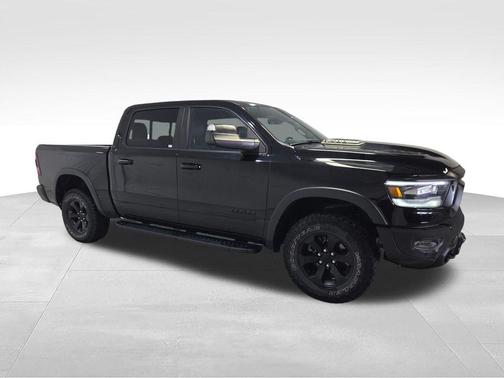 Diamond Black Crystal Pearlcoat 2022 RAM 1500 Rebel