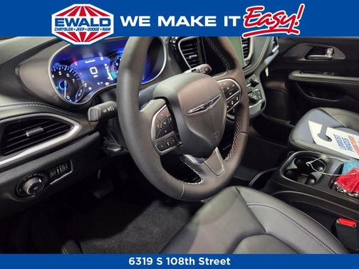 Red Hot Pearlcoat 2026 Chrysler Pacifica L
